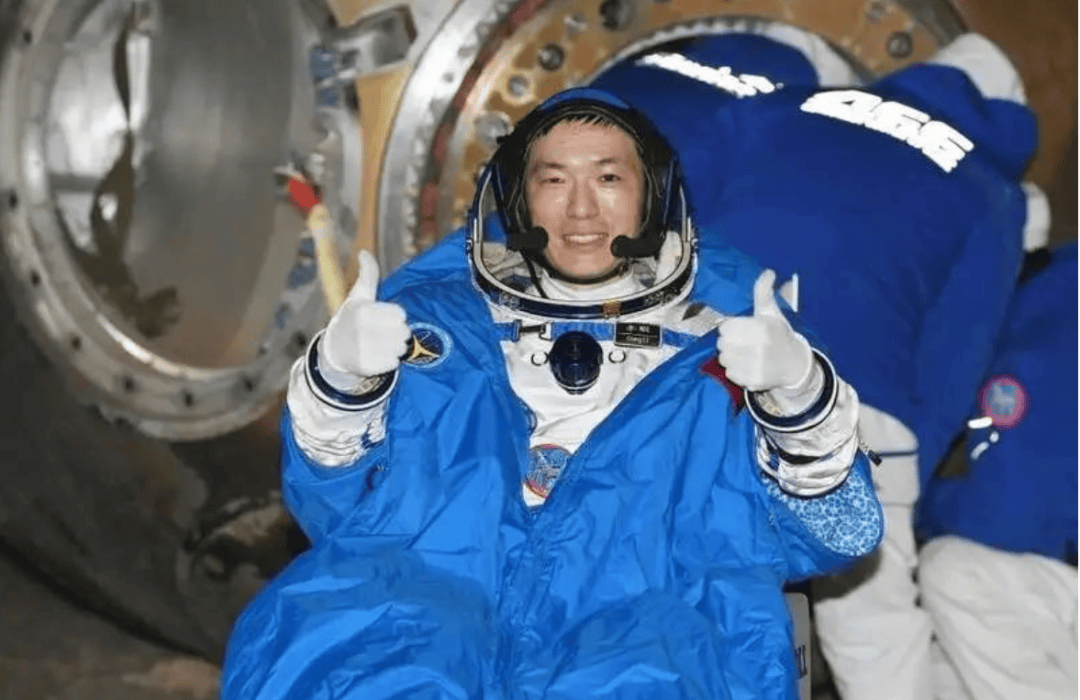成功着陆！返回地球后第一顿饭，​3名航天员都点了这道餐食