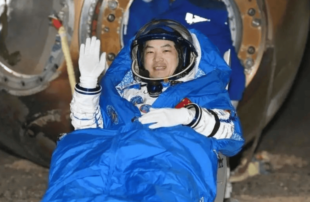 成功着陆！返回地球后第一顿饭，​3名航天员都点了这道餐食