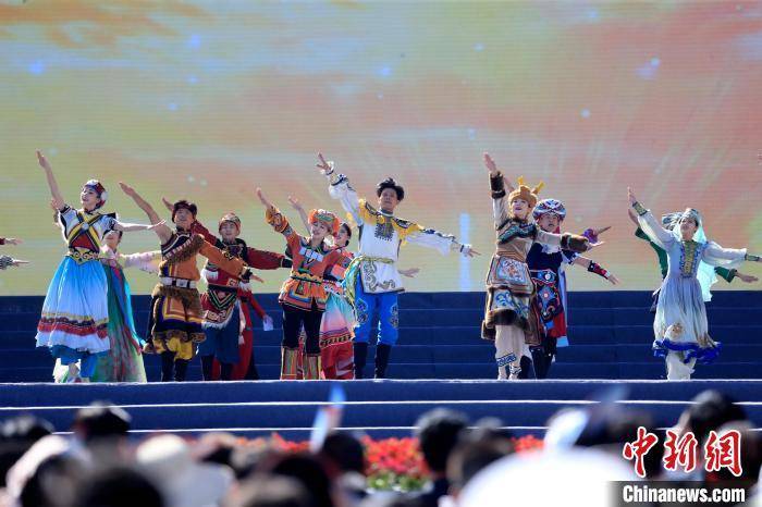贵州省威宁彝族回族苗族自治县举行成立70周年庆祝大会