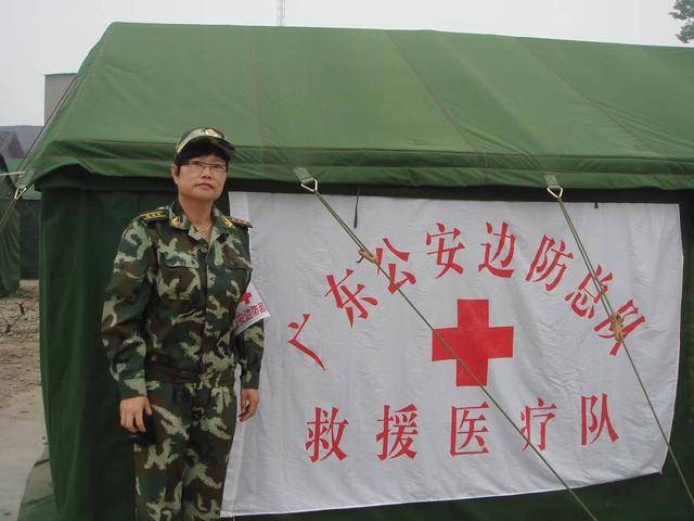 “本想当一回无名英雄，现在当不成了” 深圳退休医生航班上救人引发全国网友点赞