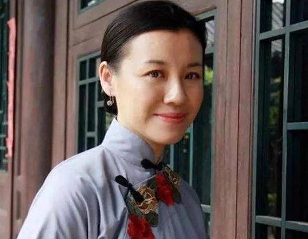 她本是阔太太，被导演喊来临时救场，却意外走红，50岁片约不断