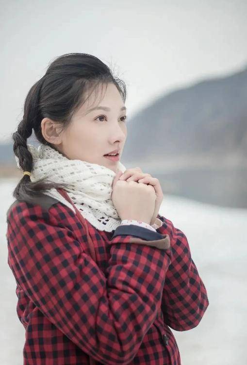 端庄美丽的东北姑娘，演9次女一号没红，如今终于红了