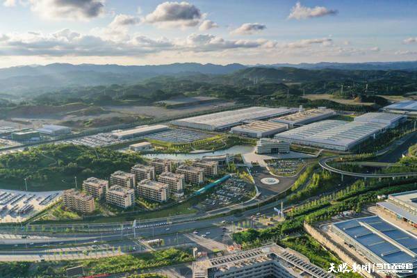 省委常委、贵阳市委书记、贵安新区党工委书记胡忠雄：奋力谱写贵阳贵安高质量发展新篇章