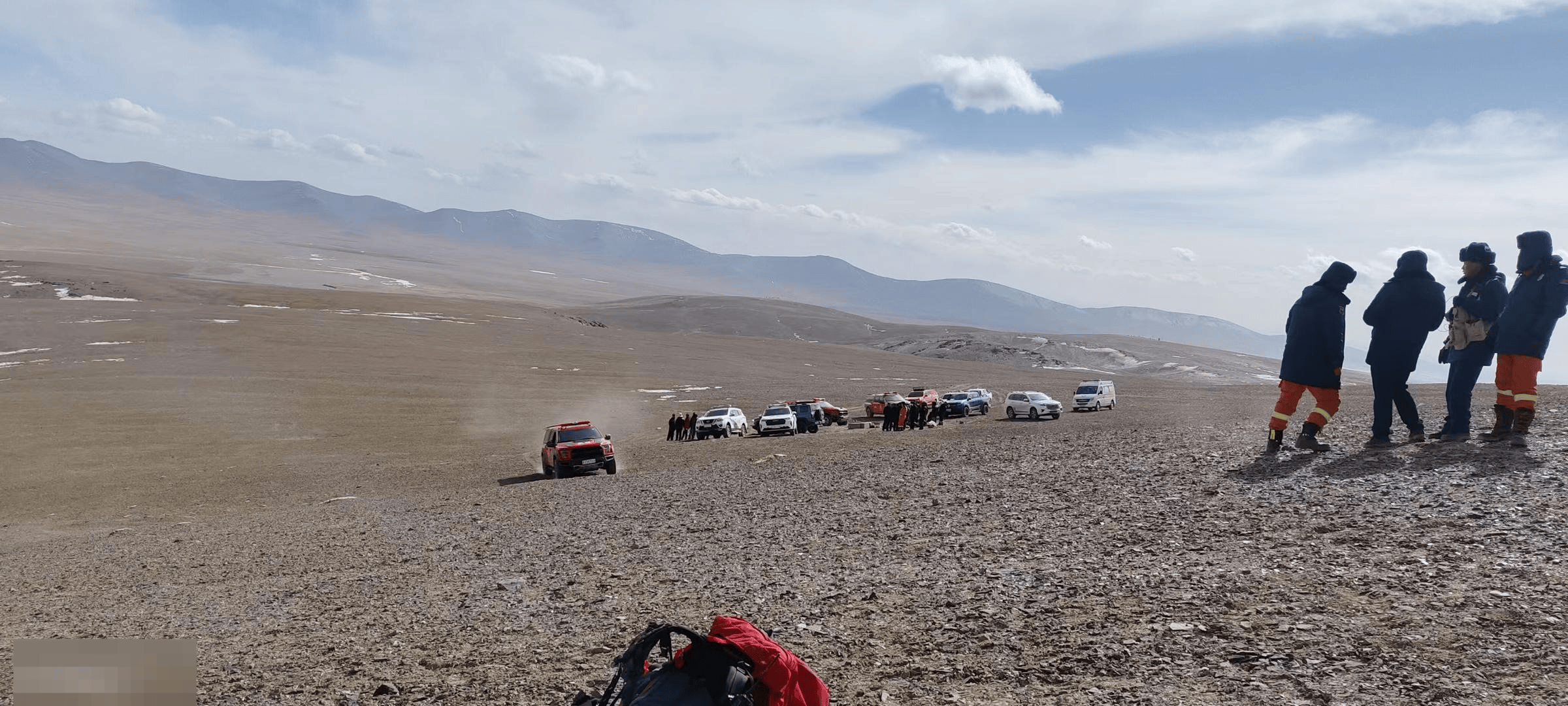 青海玉珠峰3名登山者遇难：搜救人员再次上山转运遗体，事前4人一同登山未报备