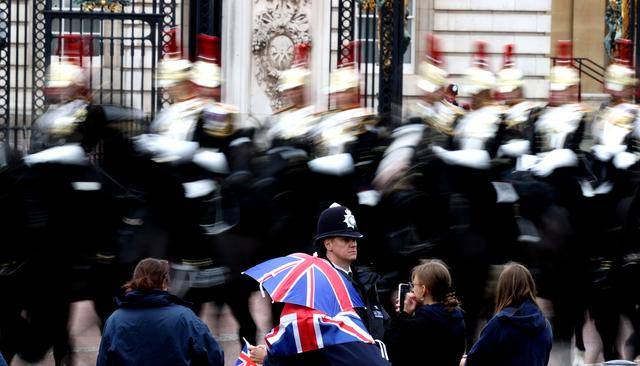 英国举行活动纪念二战胜利80周年