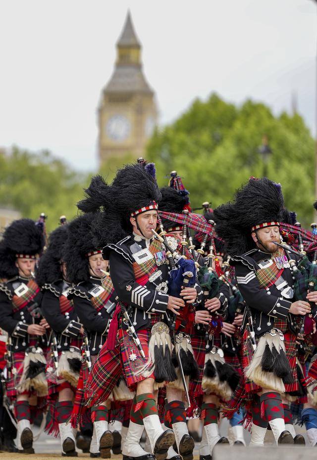 英国举行活动纪念二战胜利80周年